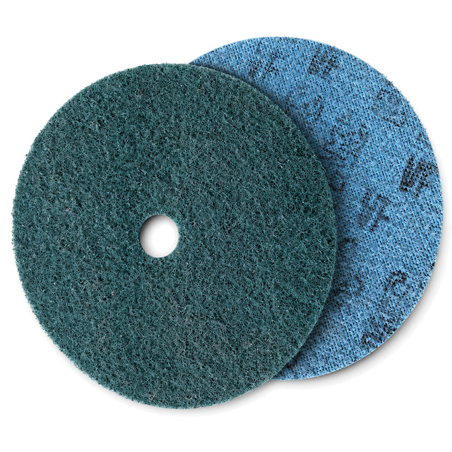 Non-woven conditioning disc for deburring stainless steel and aluminum