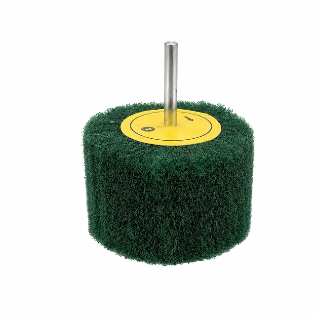 non woven finishing wheel with shaft for satin finishing and polishing